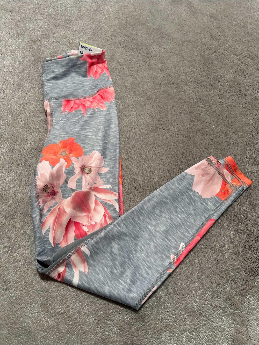 NWT floral Old Navy Active high rise leggings size M